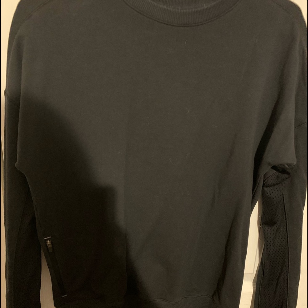 A crew-neck sweatshirt.